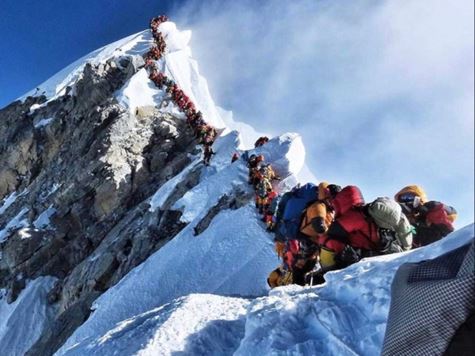 [WeNews] Điều gì xảy ra với cơ thể con người trên địa ngục sống Everest?