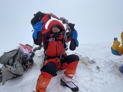 Cô gái Singapore đã chinh phục Everest, K2 và Annapurna và vượt qua lở tuyết: Tôi cảm thấy mình sống trọn vẹn trên núi