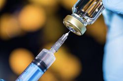 [WeNews] Tác dụng của liều vắc xin Covid-19 thứ 4