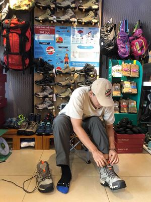 Review giày leo núi cổ cao Humtto Trekking Sneakers 210696A-2