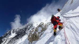 Người Việt chinh phục Everest phần 4: Everest Trạm 3 và tiếp cận vùng chết ( 7900 m)- Hồi ức đau khổ nhưng đáng nhớ!!!