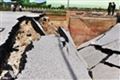 [WeNews] Cầu Yên Hòa ở Thanh Hóa bị xé toạc sau cơn bão số 2, 2 người đã tử vong