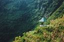 [WeNews] Phát hiện cung đường đi bộ sát vách núi hiểm trở bậc nhất Việt Nam, giơ máy lên chụp là có ảnh đẹp