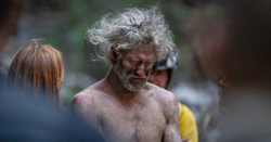 [WeNews] Chuyện lạ có thật - Người đàn ông sống sót sau 10 ngày bị lạc ở dãy núi Santa Cruz
