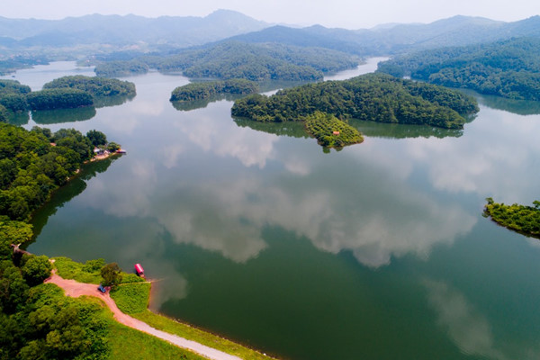 Hồ Khuôn Thần ở Lục Ngạn, Bắc Giang là địa điểm lý tưởng cho hoạt động cắmtraij