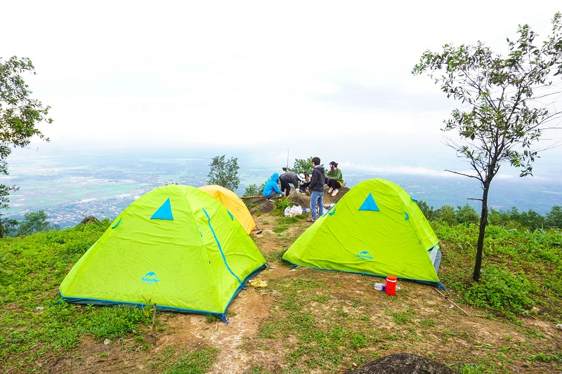 Núi Chứa Chan - Đồng Nai có vùng bằng phẳng rất thích hợp để cắm trại