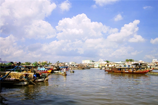 ghe-tham-cho-noi-mot-trong-nhung-ngoi-cho-hot-nhat-dat-viet-wetrekvn
