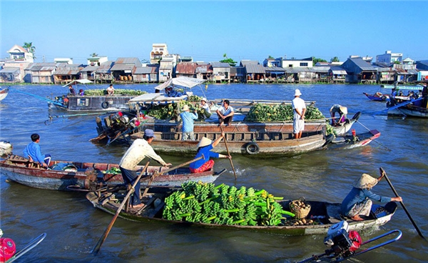 ghe-tham-cho-noi-mot-trong-nhung-ngoi-cho-hot-nhat-dat-viet-wetrekvn
