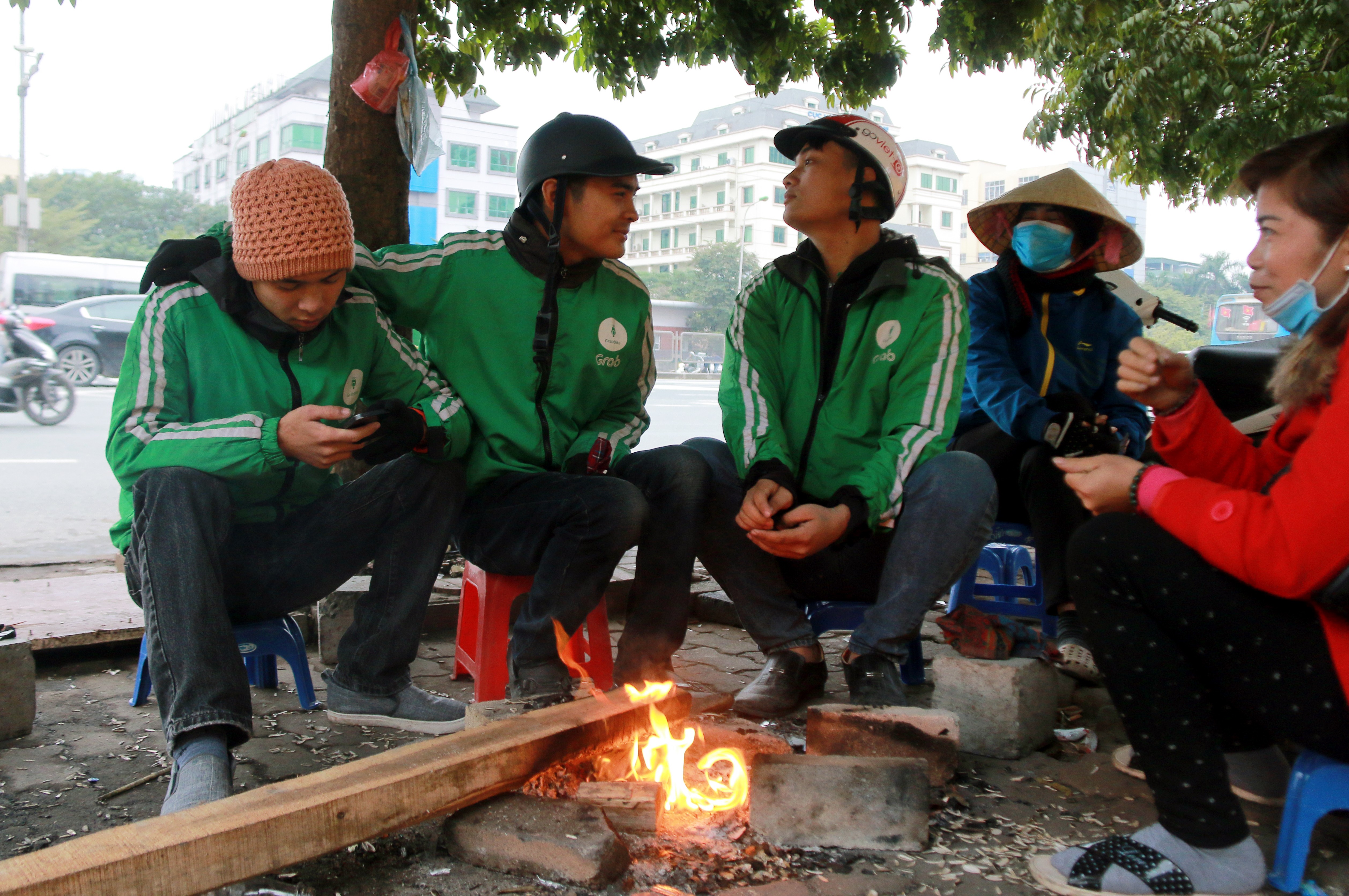 can-canh-nguoi-dan-Ha-Noi-co-ro-trong-thoi-tiet-ret-dam-12-do-C-wetrekvn