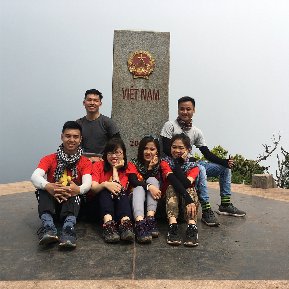 dan-me-phuot-khao-nhau-loat-cot-moc-bien-gioi-ma-ai-cung-muon-mot-lan-chinh-phuc-wetrekvn