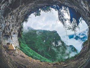 Vách đá trắng - Điểm check in độc lạ trên cung đường xuyên mây ở Hà Giang

