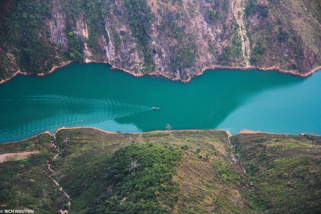 hem-vuc-sau-nhat-dong-nam-a-o-ha-giang