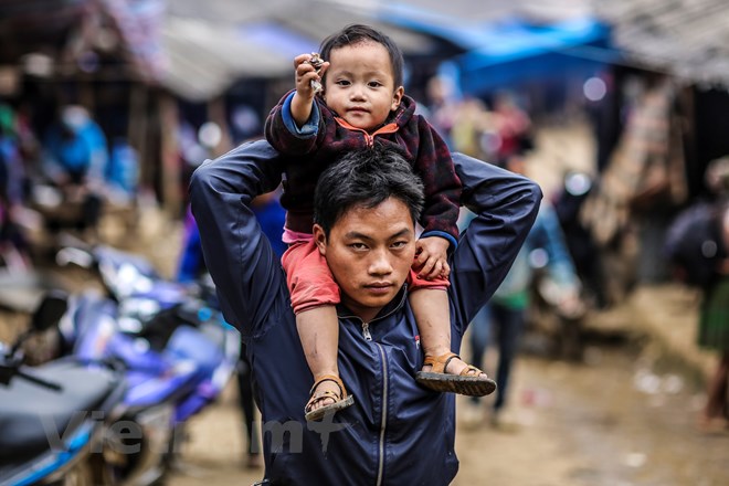 kham-pha-phien-cho-can-cau-net-hoang-so-hiem-hoi-con-lai-o-tay-bac