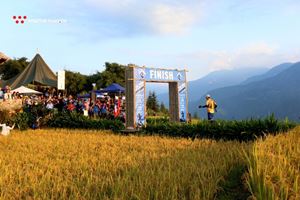 [WeNews] Cơn lũ ultra runner tràn qua những con phố Sapa tại VMM 2018