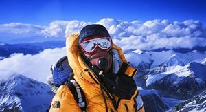 [WeNews] Sự thật điên rồ về đỉnh Everest bạn chưa từng biết