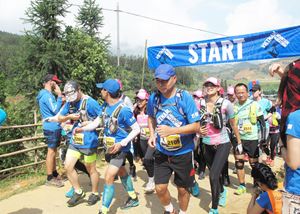 [WeNews] Người Việt đầu tiên vô địch cuộc thi marathon 100km ở Sa Pa