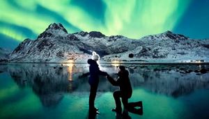 [WeNews] Màn cầu hôn ‘siêu lãng mạn’ dưới bắc cực quang