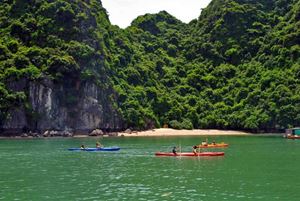 Chèo Kayak ngắm sao đêm trên vịnh Lan Hạ 