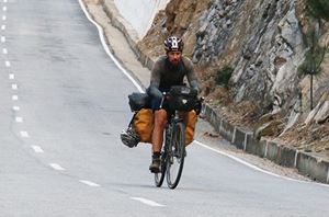 [WeNews] Mệt nhoài vì áp lực, tôi quyết định bỏ việc, đạp xe đến Bhutan tìm lối thoát rồi nhận cái kết không thể ngờ