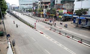 [WeNews] Hà Nội ngày nghỉ lễ vắng tanh như Tết, điểm du lịch chật cứng người với người