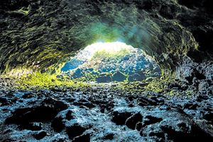 [WeNews] Khám phá vẻ đẹp của hang động núi lửa Chư BLUK