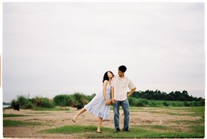 [WeNews] Style chụp hình cho các cặp đôi khi du lịch mùa Valentine