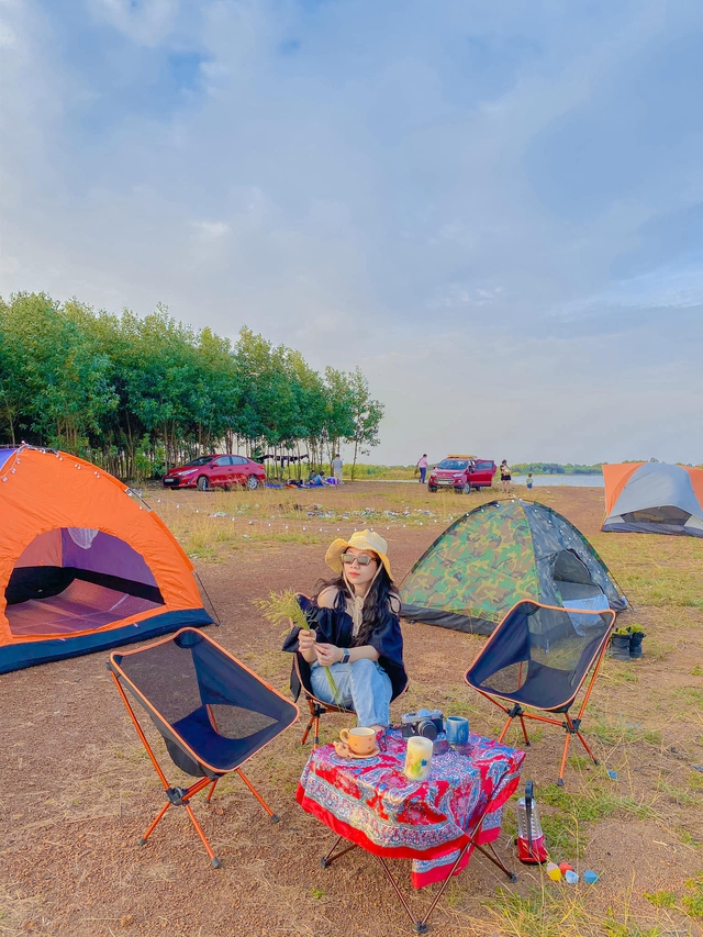 Nếu muốn thử Camping mà chưa biết chọn nơi nào để cắm lều thì đây là những địa điểm vừa hot lại đẹp từ Nam ra Bắc phải thử đến 1 lần - Ảnh 23.