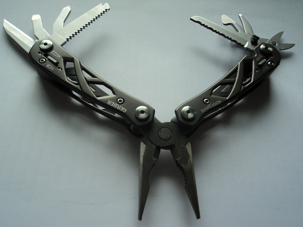 victorinox-vs-leatherman-vs-gerber-7