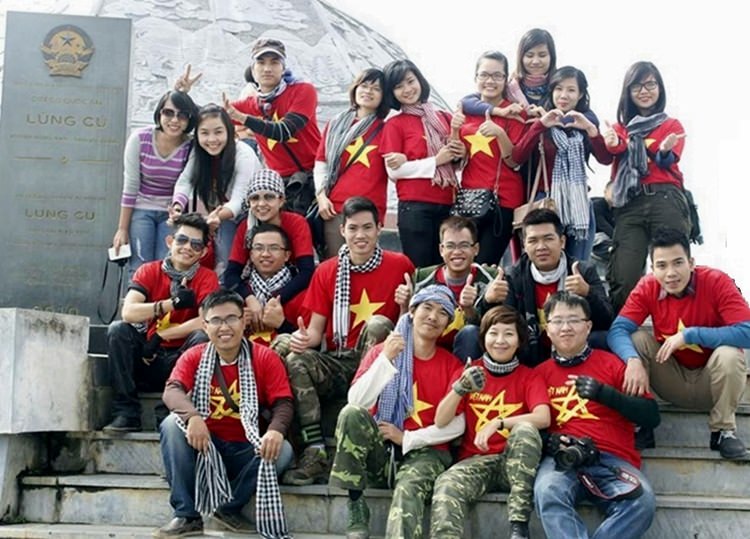 tren-dinh-cot-co-Lung-Cu