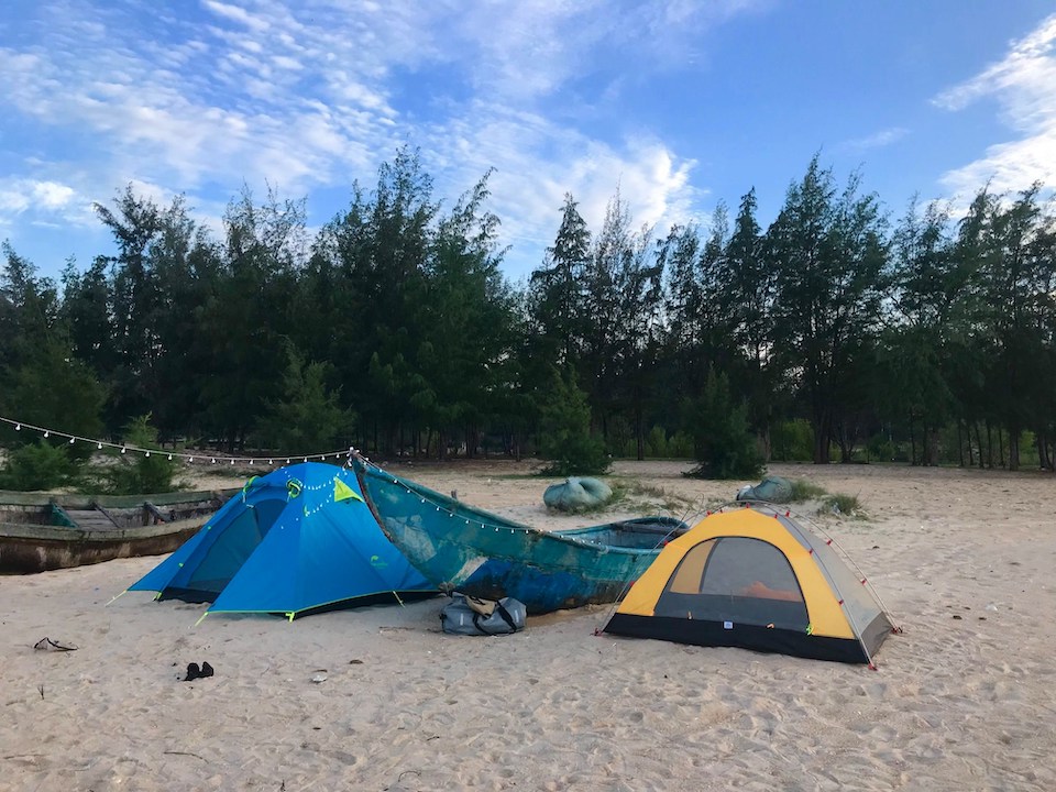 Dựng trại Hồ Cốc