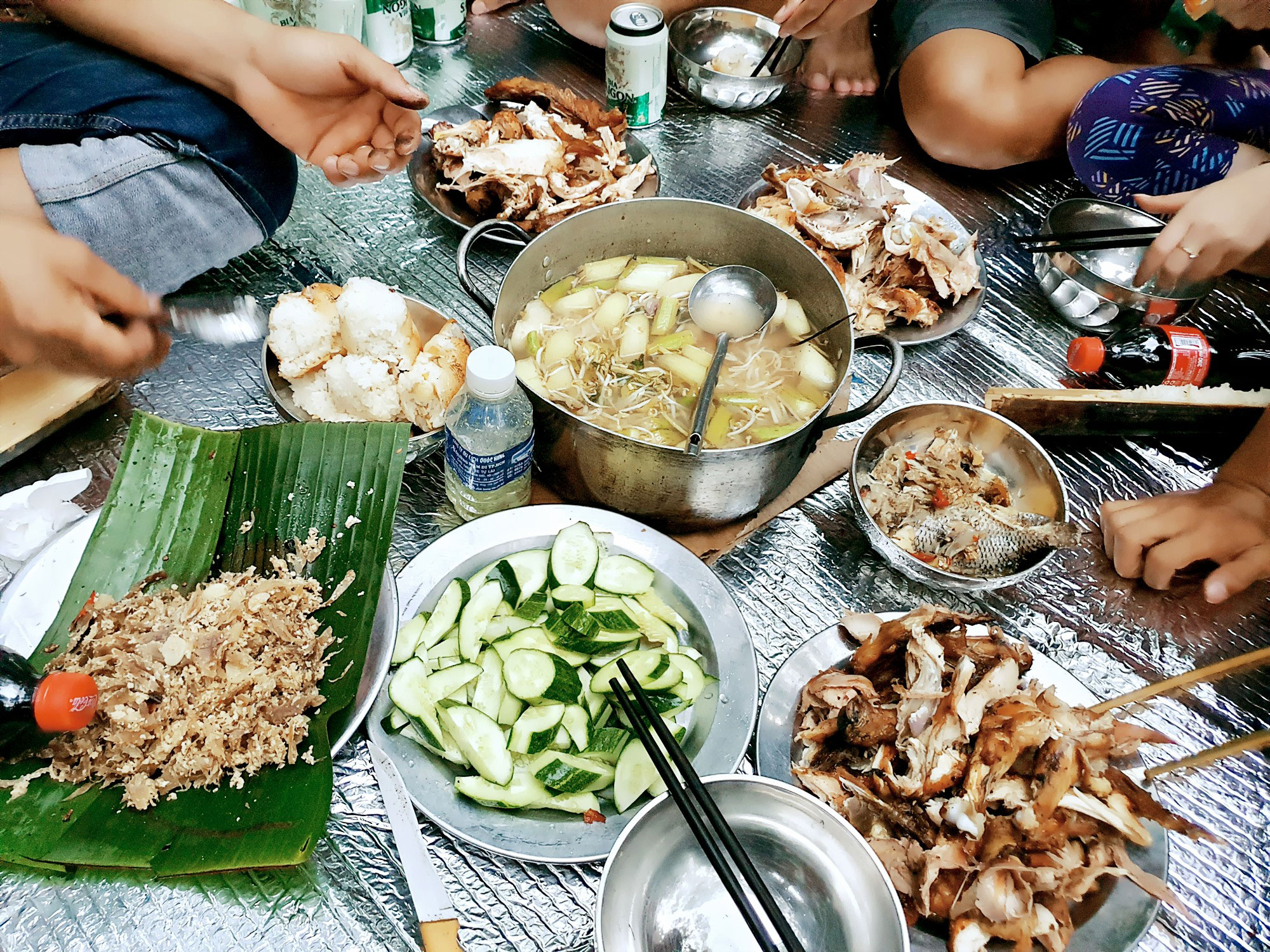 Ăn trưa tại thác Yavly