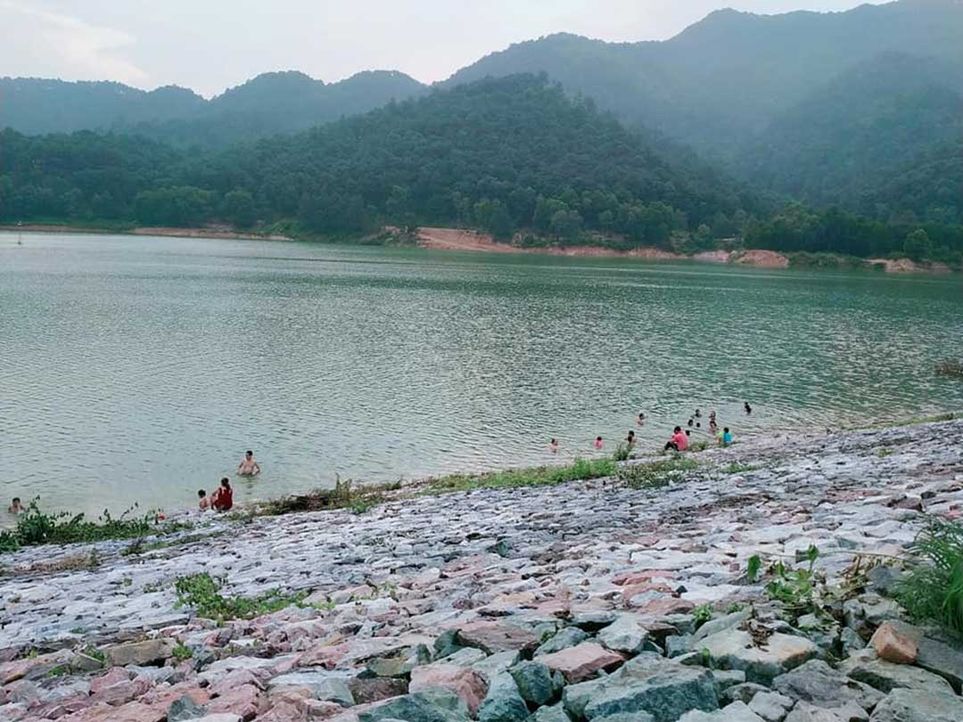 quang cảnh hồ Suối Bàu