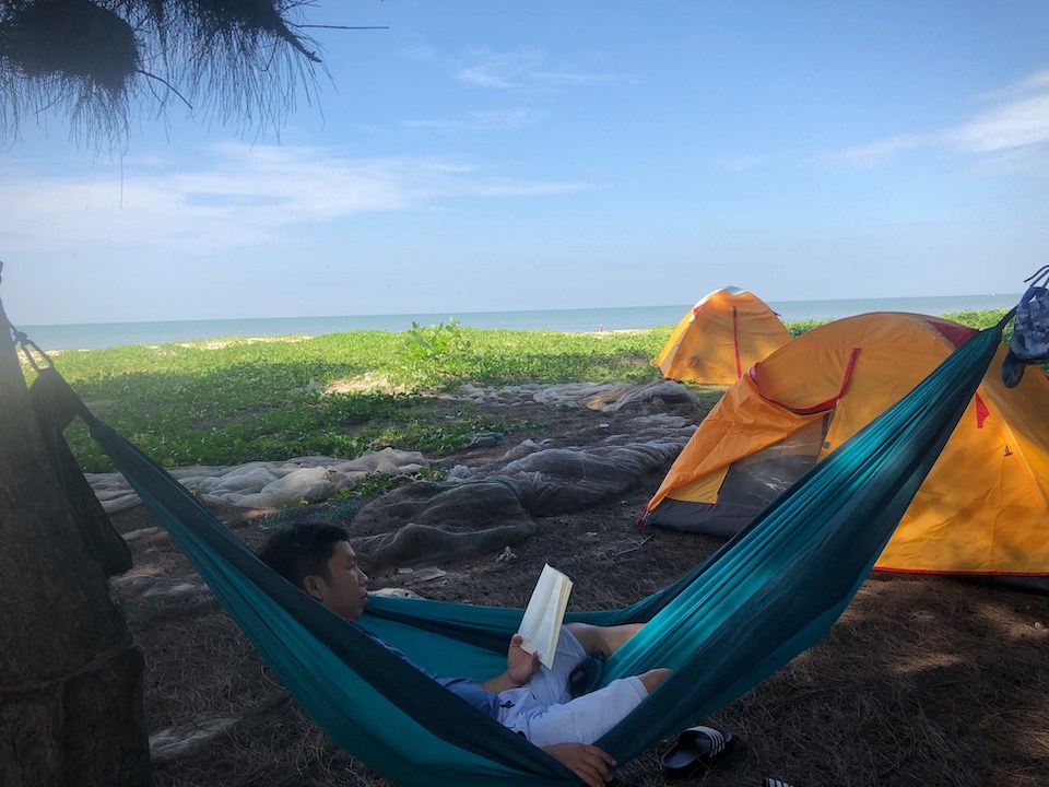 Nằm võng ở Hồ Cốc