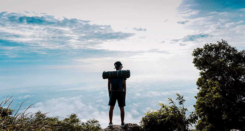 Ngắm mây cùng núi trên đỉnh Núi Bà Đen