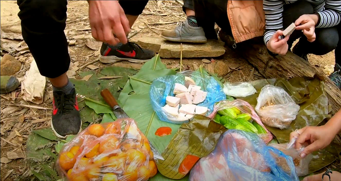 Ăn trưa tại con suối đầu tiên