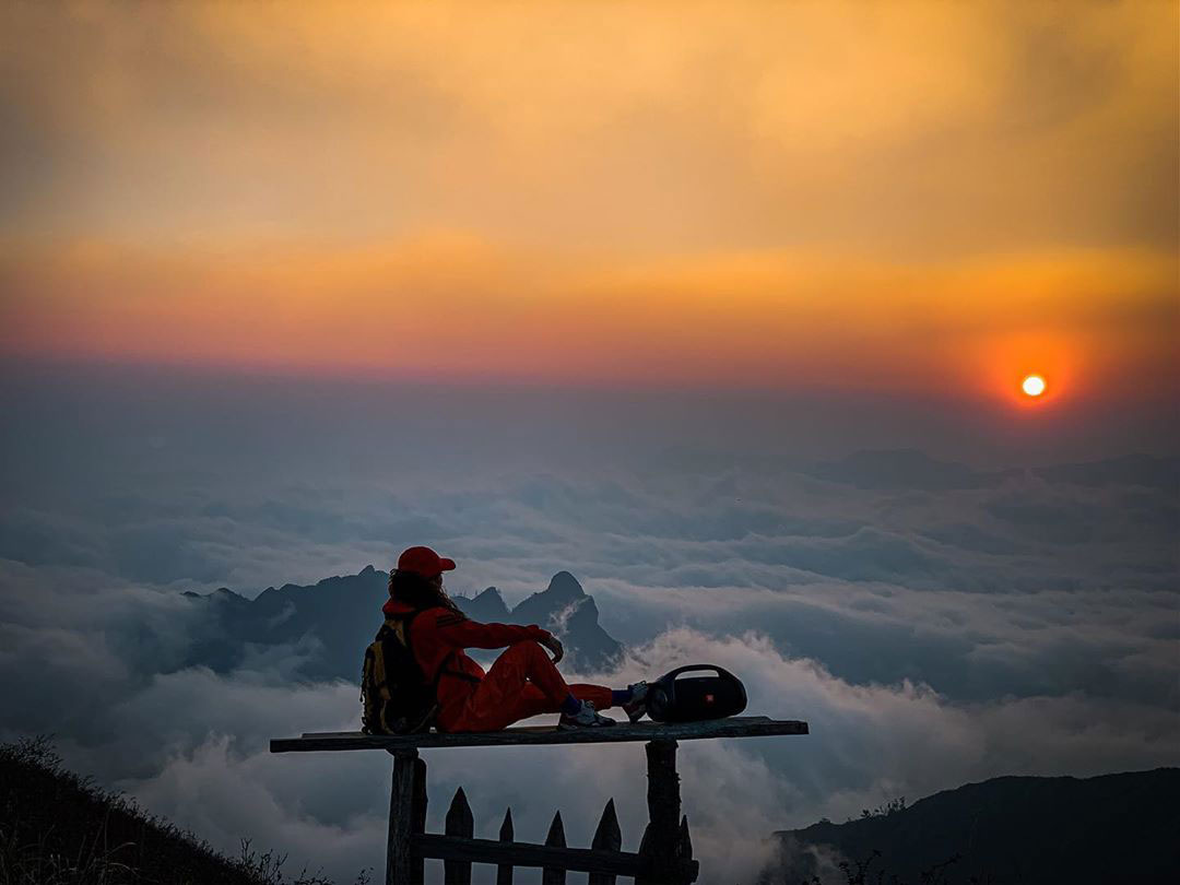 Ngắm hoàng hôn và biển mây trên núi MUối