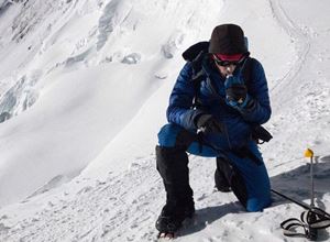 [WeNews] Chàng trai trẻ phá kỉ lục chinh phục đỉnh Everest