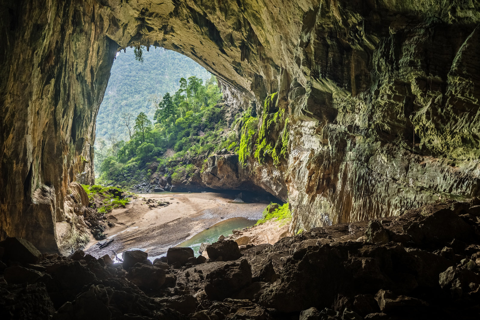V-sao-quang-binh-duoc-menh-danh-la-vuong-quoc-hang-dong-wetrekvn