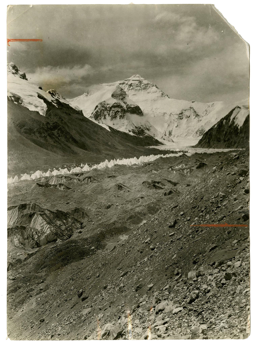 Ảnh độc về đỉnh Everest ''chết chóc'' cách đây một thế kỷ