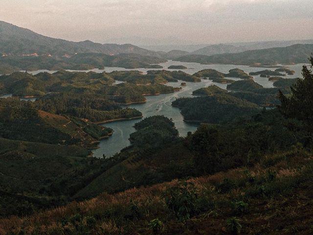 phia-bac-co-vinh-ha-long-phia-nam-co-ta-dung-dep-hut-hon-wetrekvn
