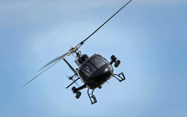 Nhiều trực thăng, máy bay đi qua khu vực núi U Bò