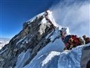 [WeNews] Tắc đường lên đỉnh Everest, người leo núi đối mặt tử thần