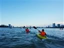 [WeNews] Thú chơi thuyền Kayak của giới nhà giàu ven sông