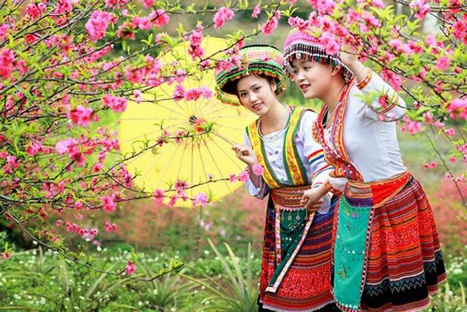 dung-lo-hen-voi-sapa-mua-hoa-dao-no-ro-trong-thang-3-nay-wetrekvn