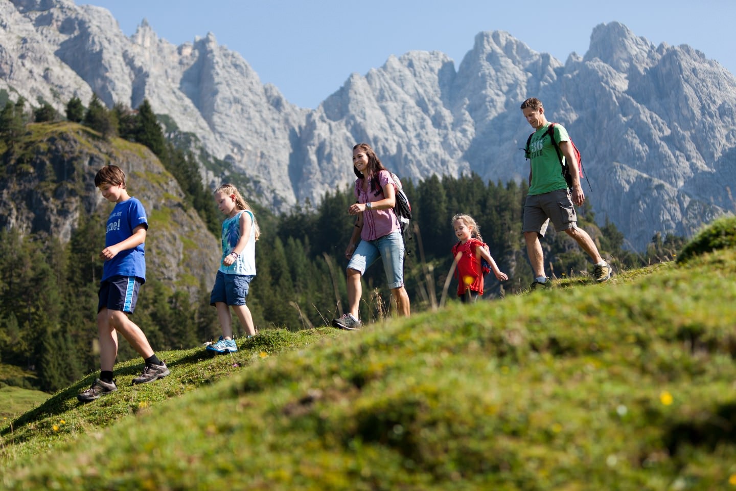 Bộ dụng cụ sinh tồn: Anh hùng thầm lặng khi đi trekking, leo núi 1