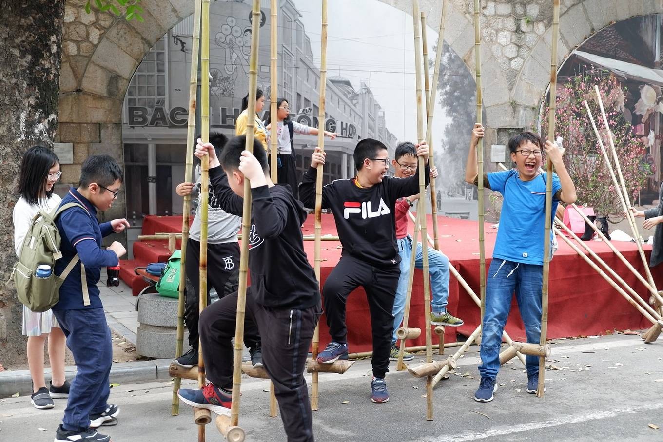 Phố bích họa - điểm vui chơi dịp cận Tết6